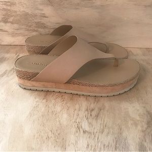 Vince Camuto Women’s Tan Leather Flip Flops.  Size: 6.5